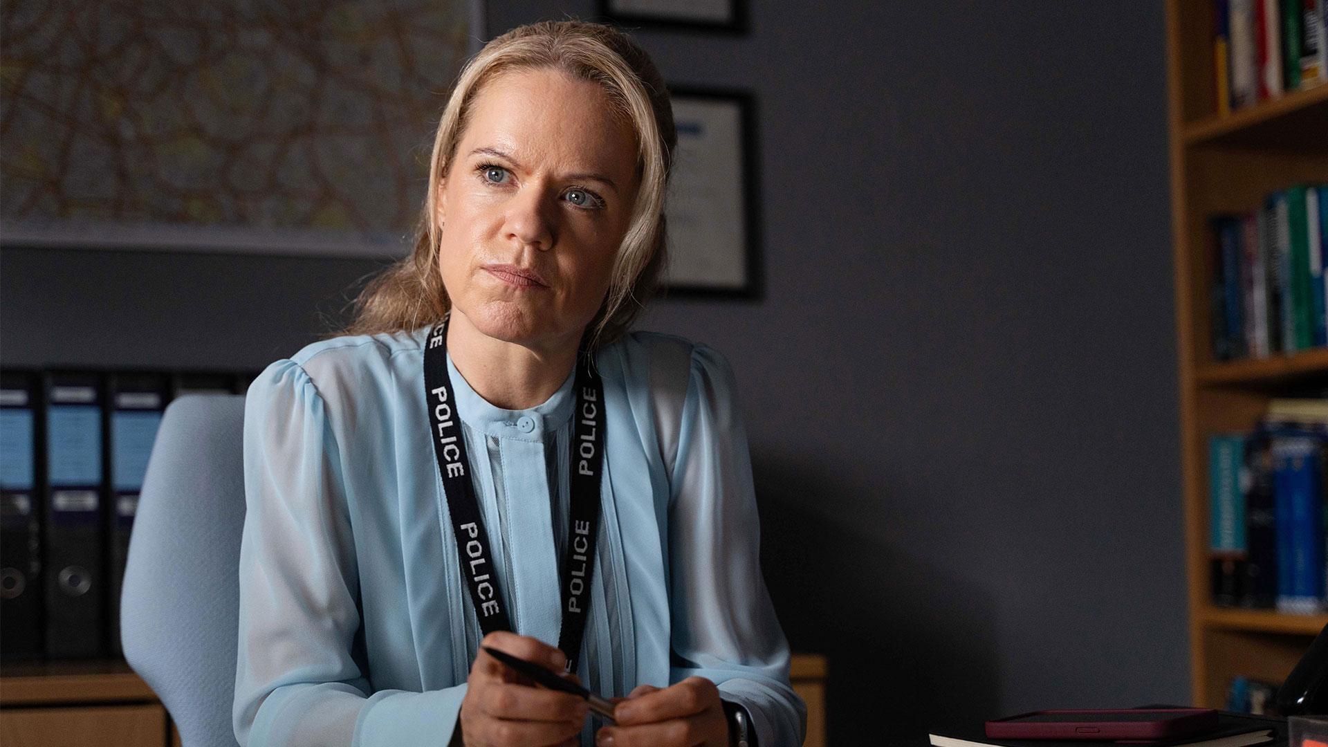 DCI Jess James (Sinéad Keenan).