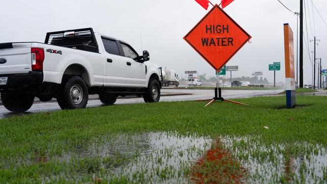 News Wrap: Tropical Storm Arthur brings flooding threat