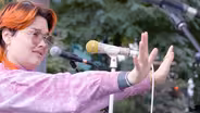 Glitterfox Performs "Passenger"