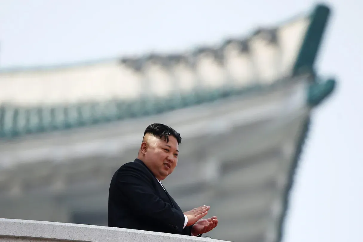News Wrap: Trump praises Kim Jong Un for not firing at Guam
