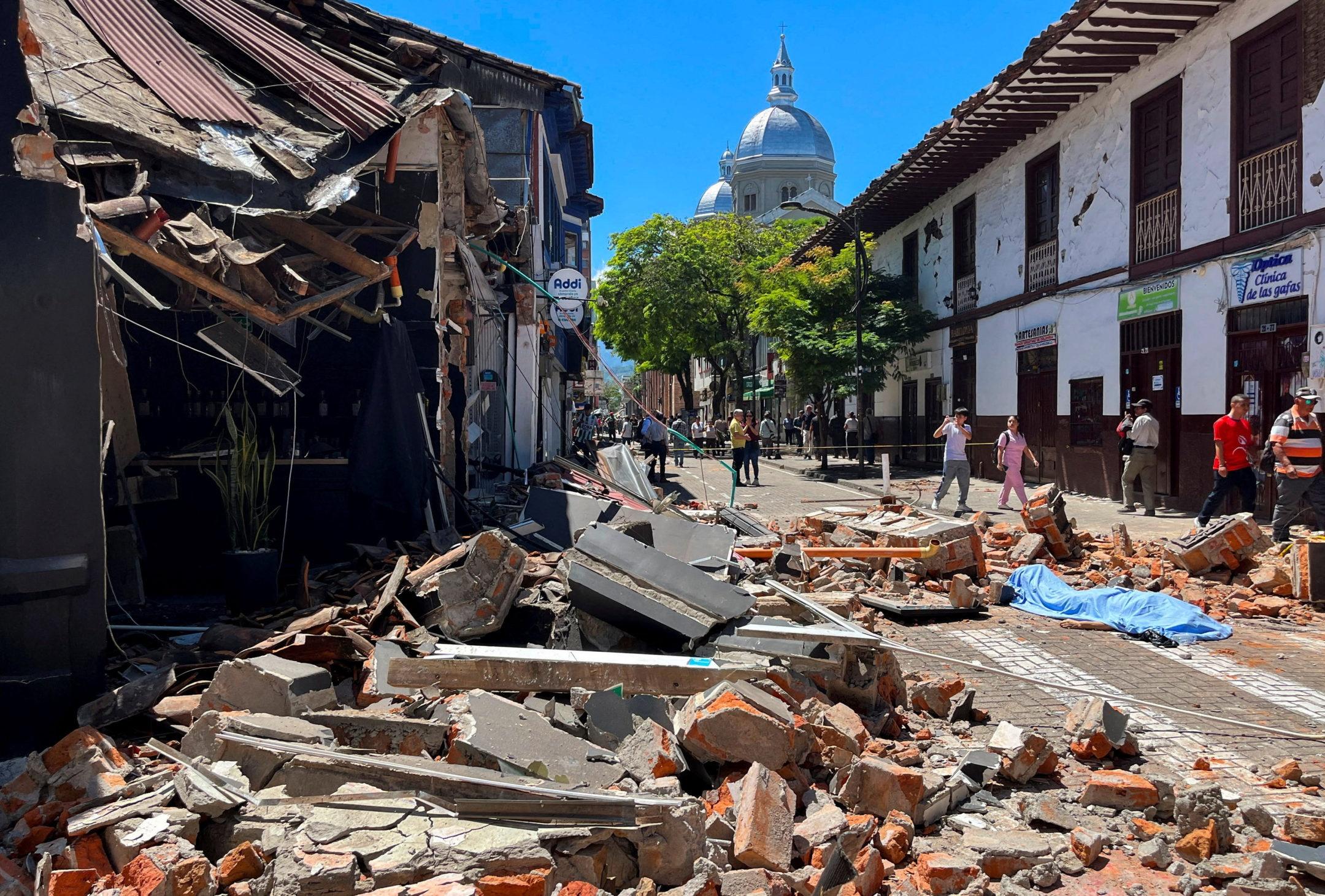7.4-magnitude earthquake rocks Colombia, crumbling homes and buildings
