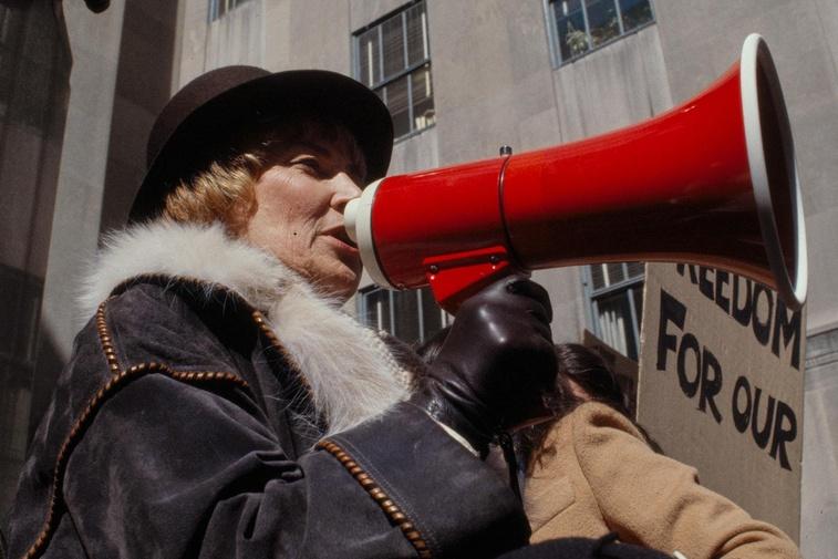 Bella! This Woman's Place Is in the House Poster