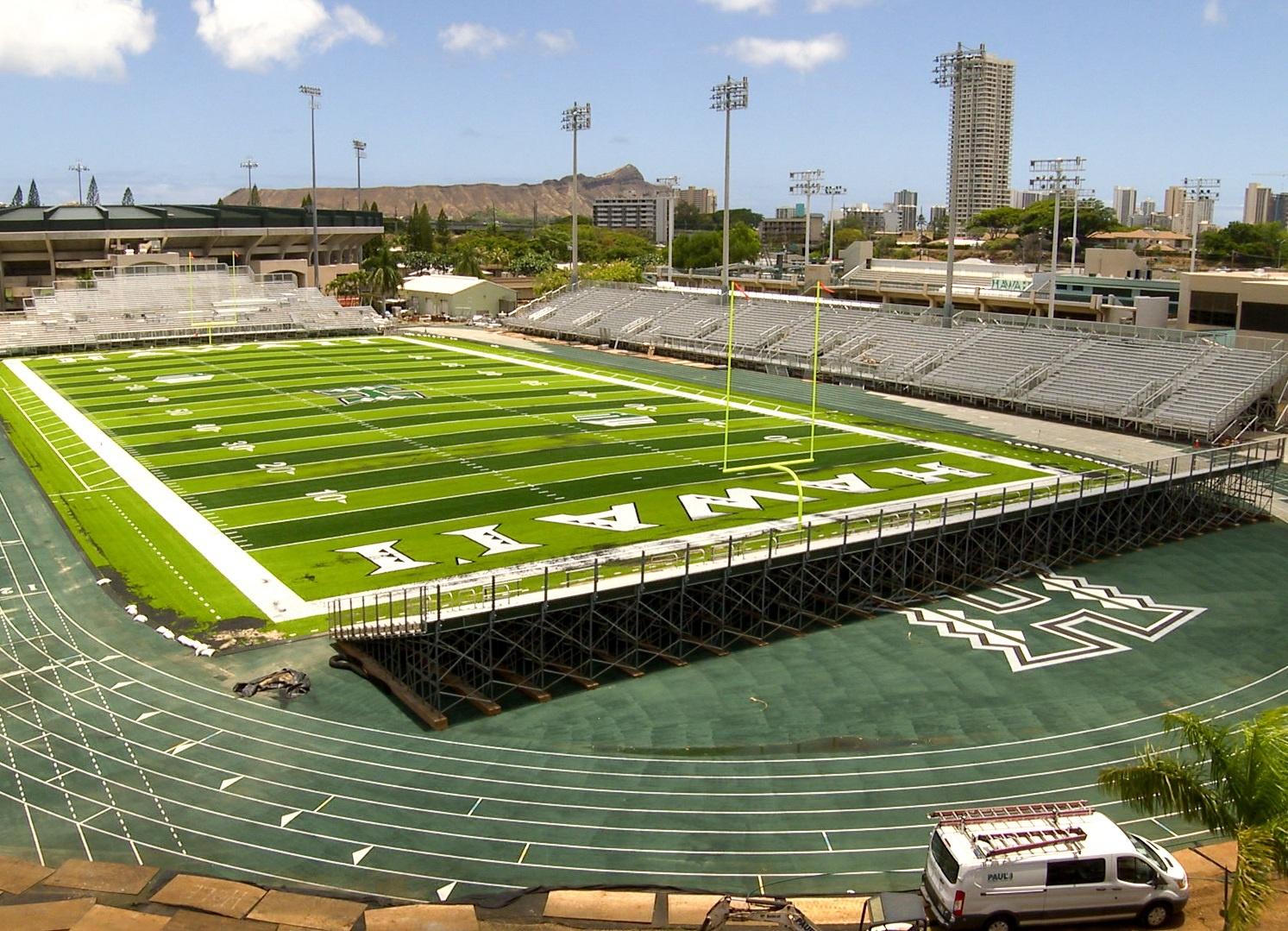 Fan builds $20,000 replica of Giants Stadium in his garage