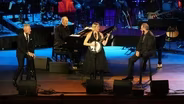 Jimmy Webb, Vince Gill, Lyle Lovett and Ashley Campbell perform "Highwayman"