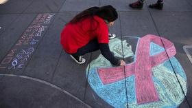 Video thumbnail: PBS NewsHour How realistic is Trump's pledge to end HIV in the U.S.?