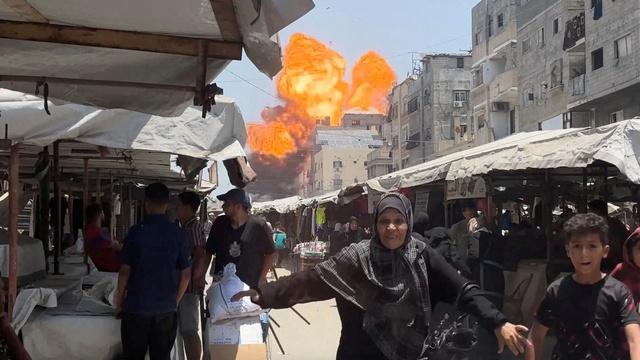 News Wrap: 3 killed, dozens hurt heading to Gaza aid site