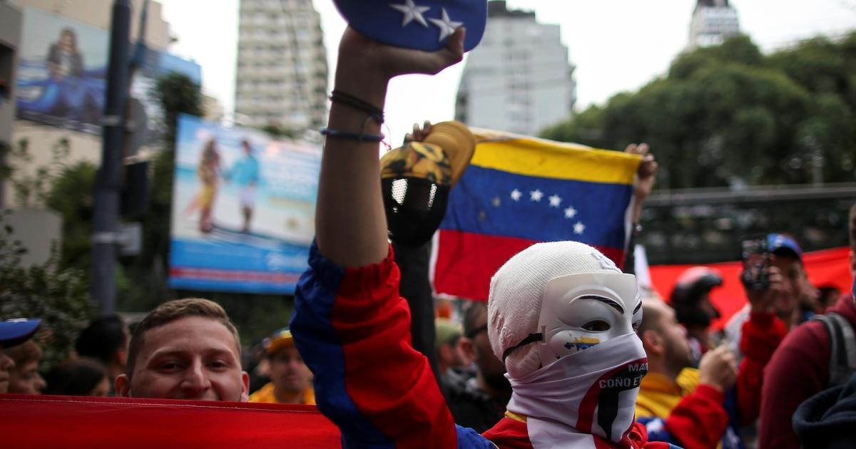 Pbs news hour | venezuelan standoff continues between maduro and guaidó | season 2019