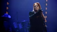 Wynonna Judd Performs "Woman to Woman"