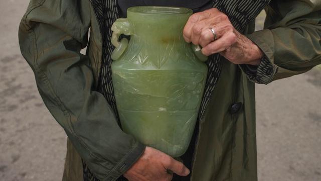 Antiques Roadshow | Appraisal: Chinese Serpentine Vase & Cover, ca. 1900