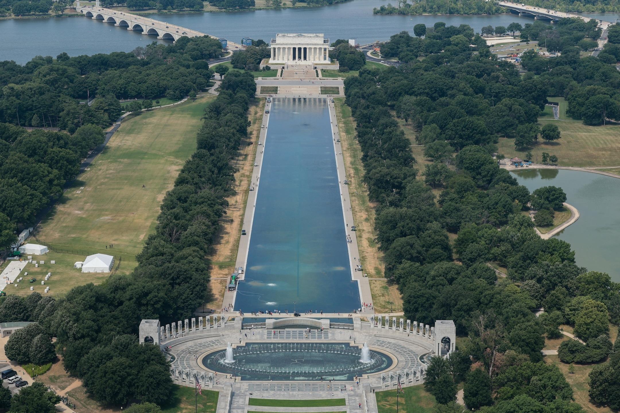 Plagued by algae and peeling paint, Reflecting Pool set to undergo more repairs