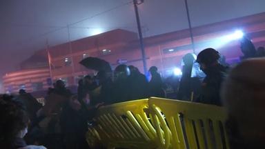 Protesters clash with officers over jailed immigrants