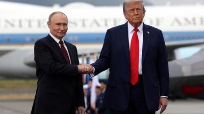 Trump returns to his default position of supporting Russia