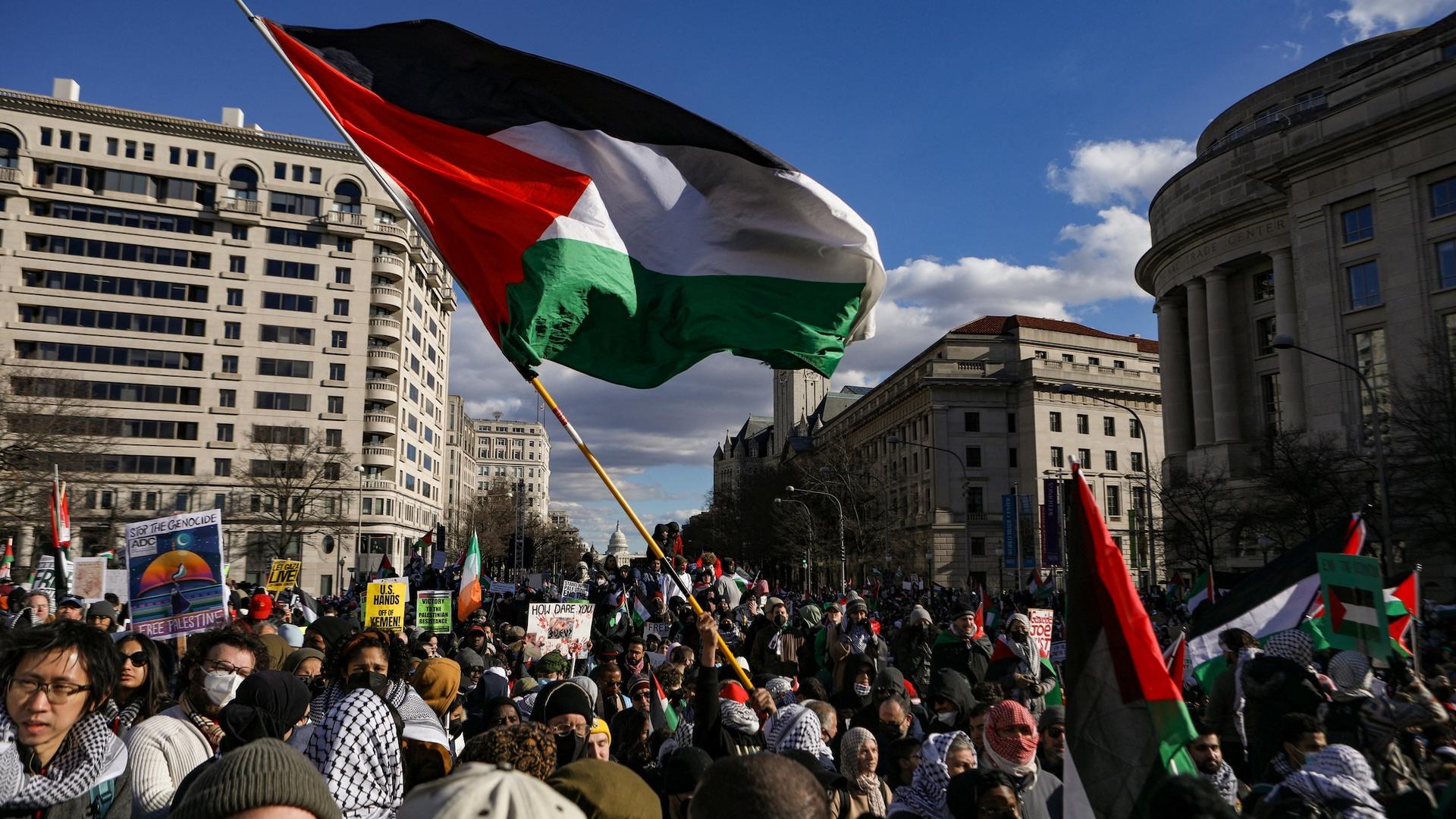 抗议者向市议会施压，要求美国采取行动支持加沙