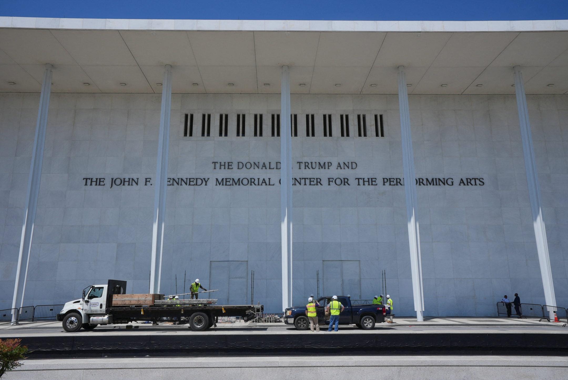 News Wrap: Judge says Kennedy Center must remove Trump's name by Friday deadline