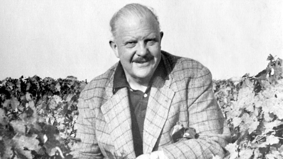 S31 Ep4: How James Beard pioneered the farm-to-table movemen image