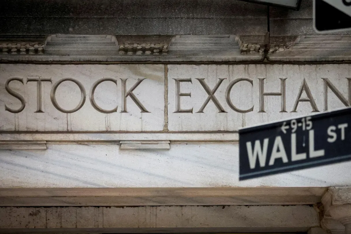 News Wrap: Warren Buffett criticizes using trade as a weapon
