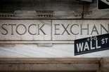 News Wrap: Warren Buffett criticizes using trade as a weapon