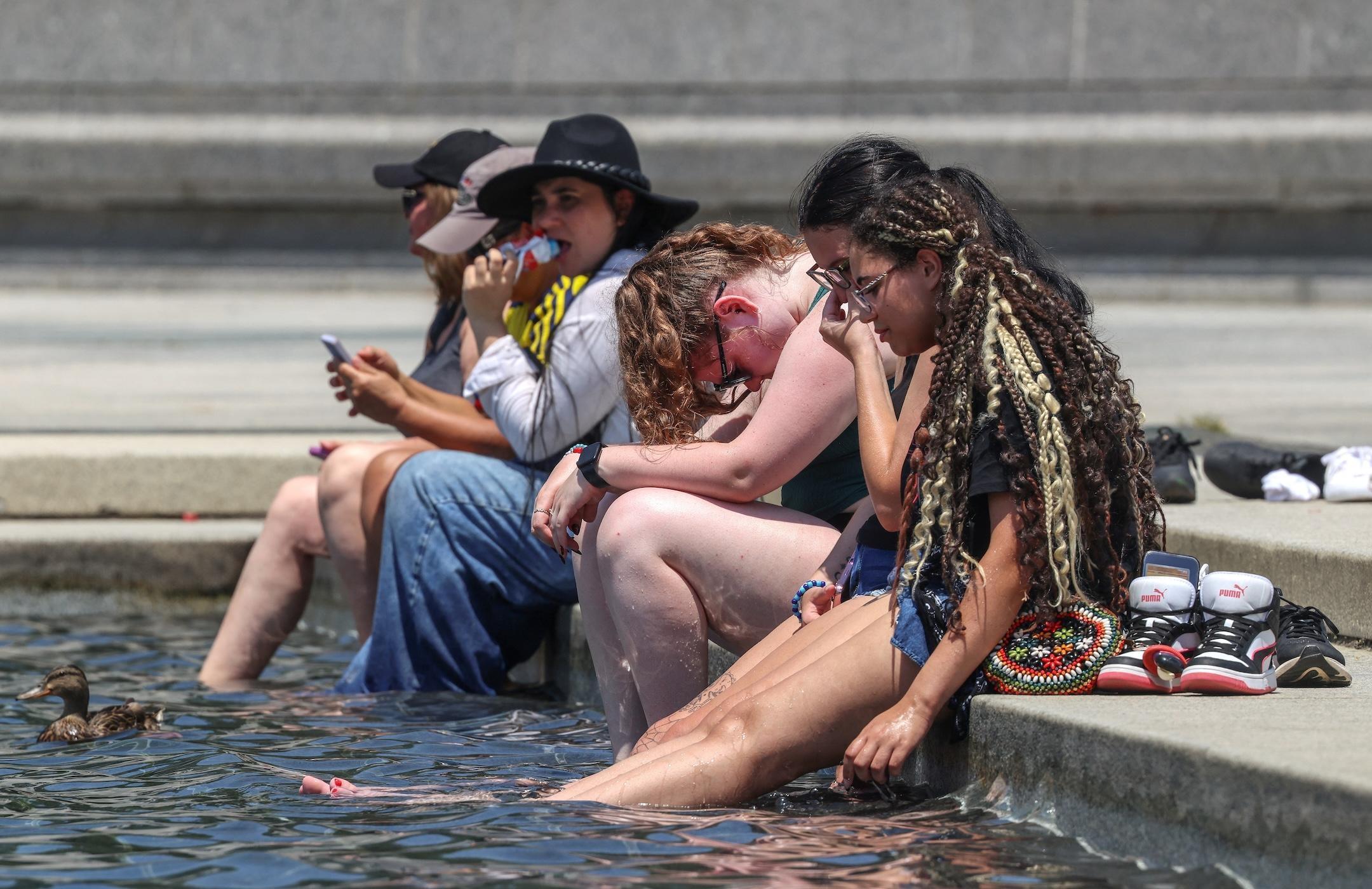 News Wrap: 160 million enduring brutal conditions in U.S. heatwave