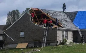News Wrap: Storm system brings tornadoes to South, Midwest