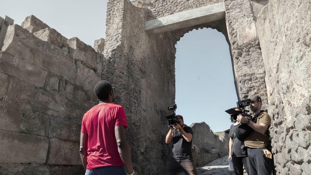 Stay or Flee | Pompeii: The New Dig | NJ PBS