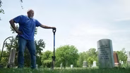 Why This Iowa Man Has Placed More Than 400 Headstones on Unmarked Veterans' Graves