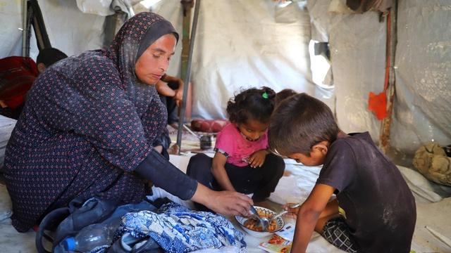 UN warns trickle of Gaza aid not enough to prevent deaths