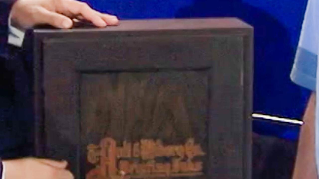 Antiques Roadshow | Appraisal: Ault & Wiborg Salesman's Sample Case, ca. 1900