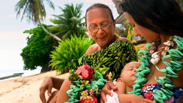 In Tahiti, Rava Ray was Determined to Have an Outdoor Birth