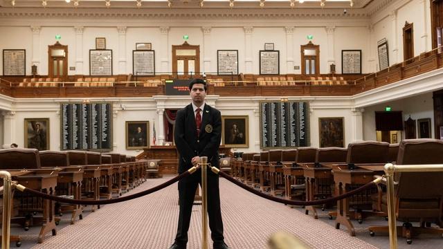 Texas Democrats leave state to stop GOP redistricting plan
