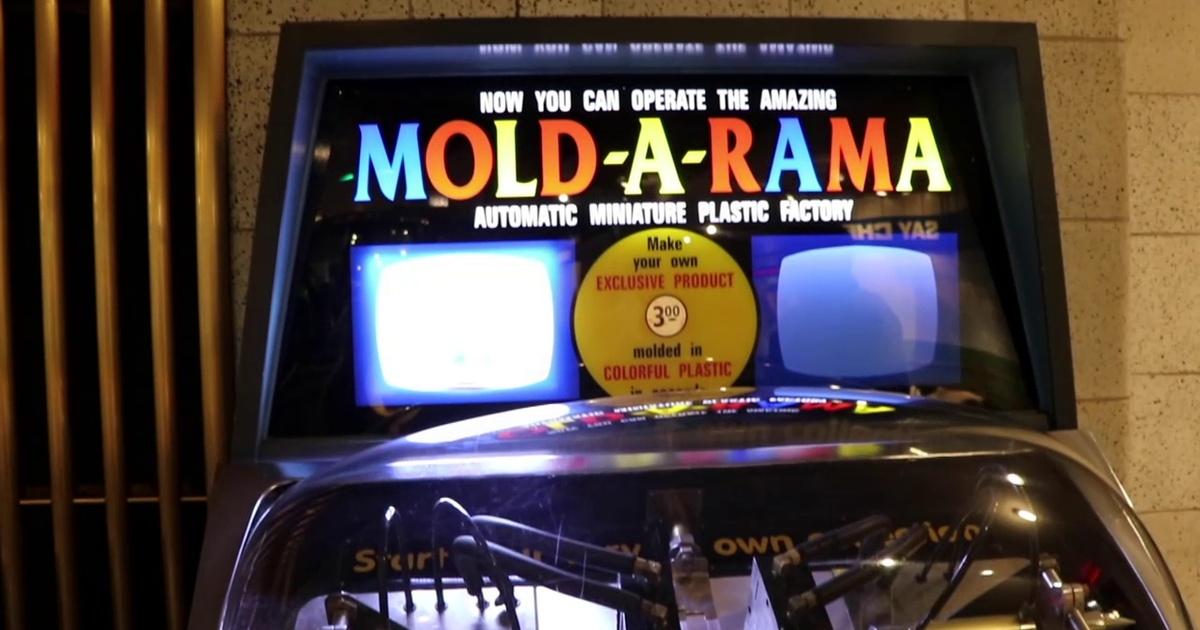 Model Ramas Chicago Chicago Tonight | Mold-A-Rama: Chicago’s Very Own Souvenir Machine ...