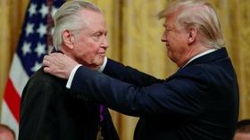 Video thumbnail: PBS NewsHour Trump honors the arts and humanities, after strained history
