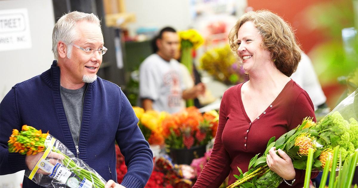 J. Schwanke Explains Why The 'Food' Packet That Comes With Your Cut Flowers  Can Make Them Last Longer