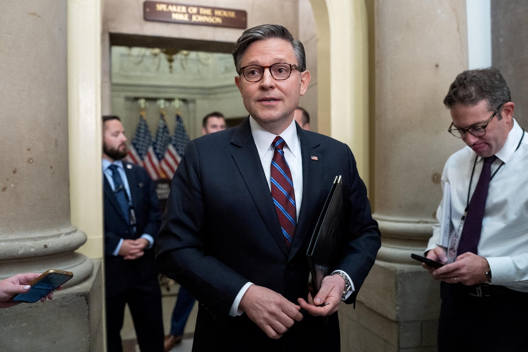 News Wrap: Johnson recesses House early