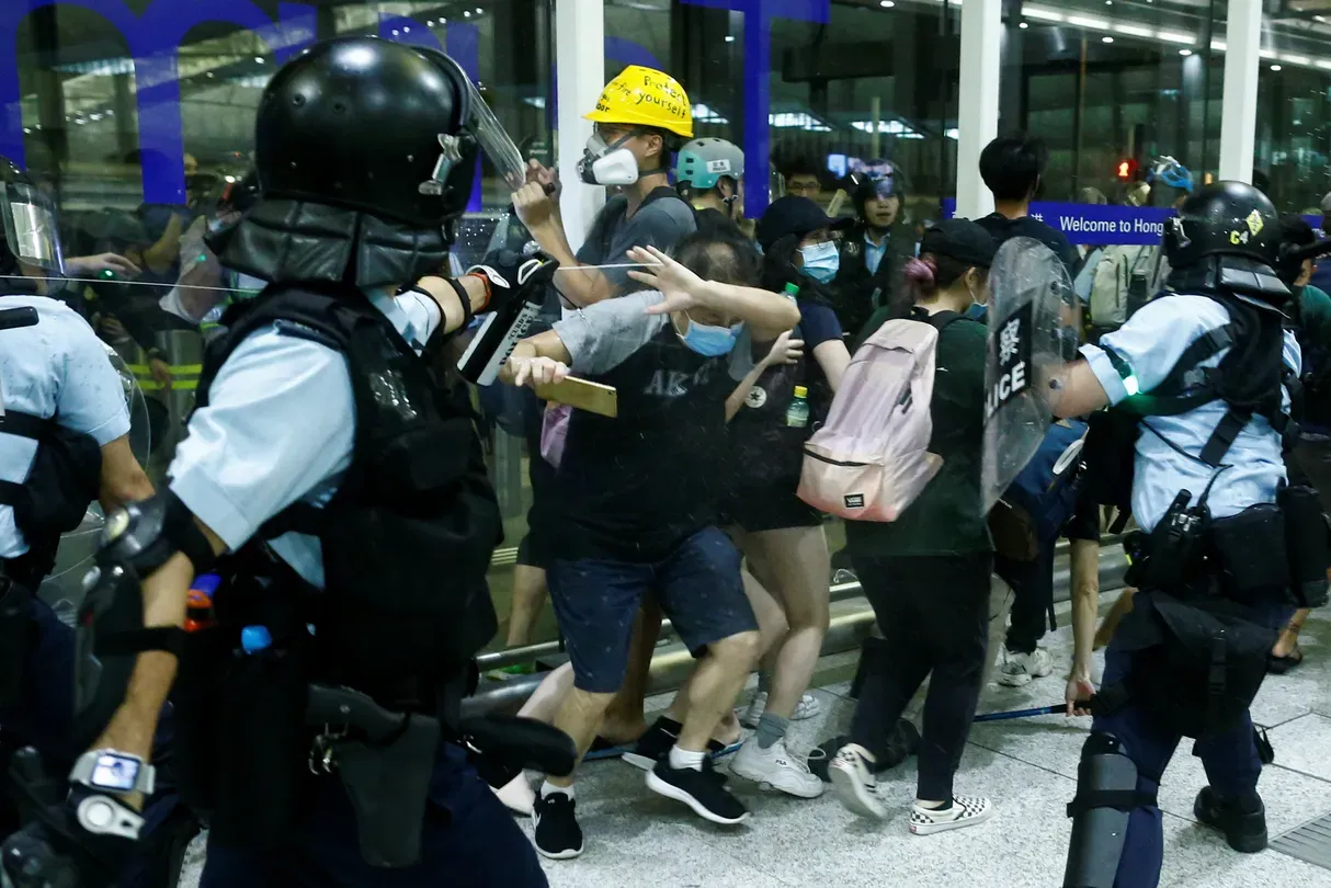 News Wrap: Hong Kong's airport again crippled by protests