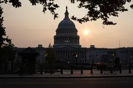 Congress scrambles to avert government shutdown