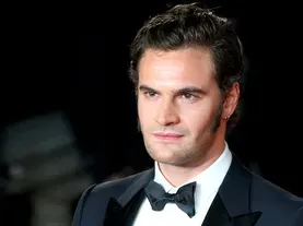 5 Things to Know About Actor Tom Bateman